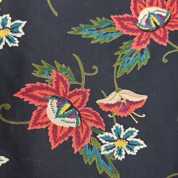 Frenchie cropped floral rayon blouse - Picture 3 of 8